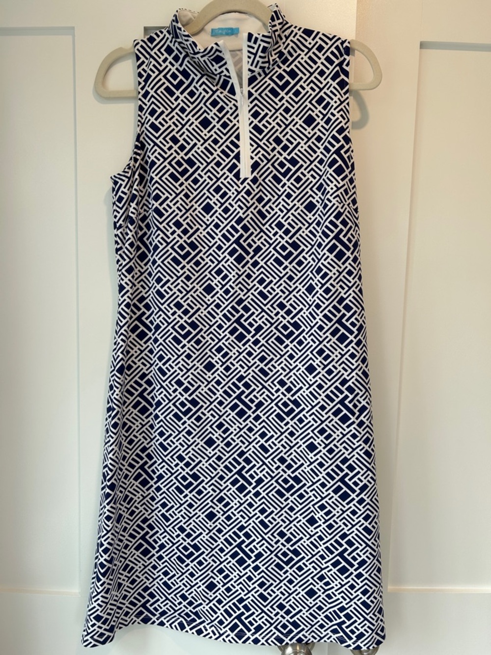 J. McLaughlin Navy & White Geometric Sleeveless Shift Dress